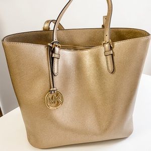 Michael Kors Jet Set Multifunctional Tote